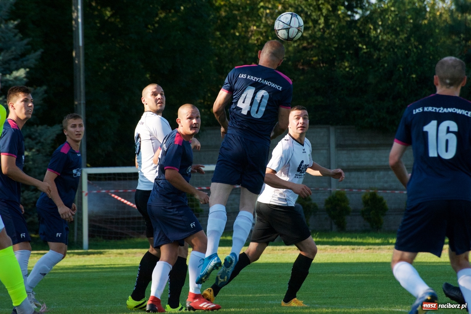 Zdjęcie w galerii na portalu naszraciborz.pl: Tworków vs Krzyżanowice. Historyczna wygrana gospodarzy [FOTO] wiadomości z regionu