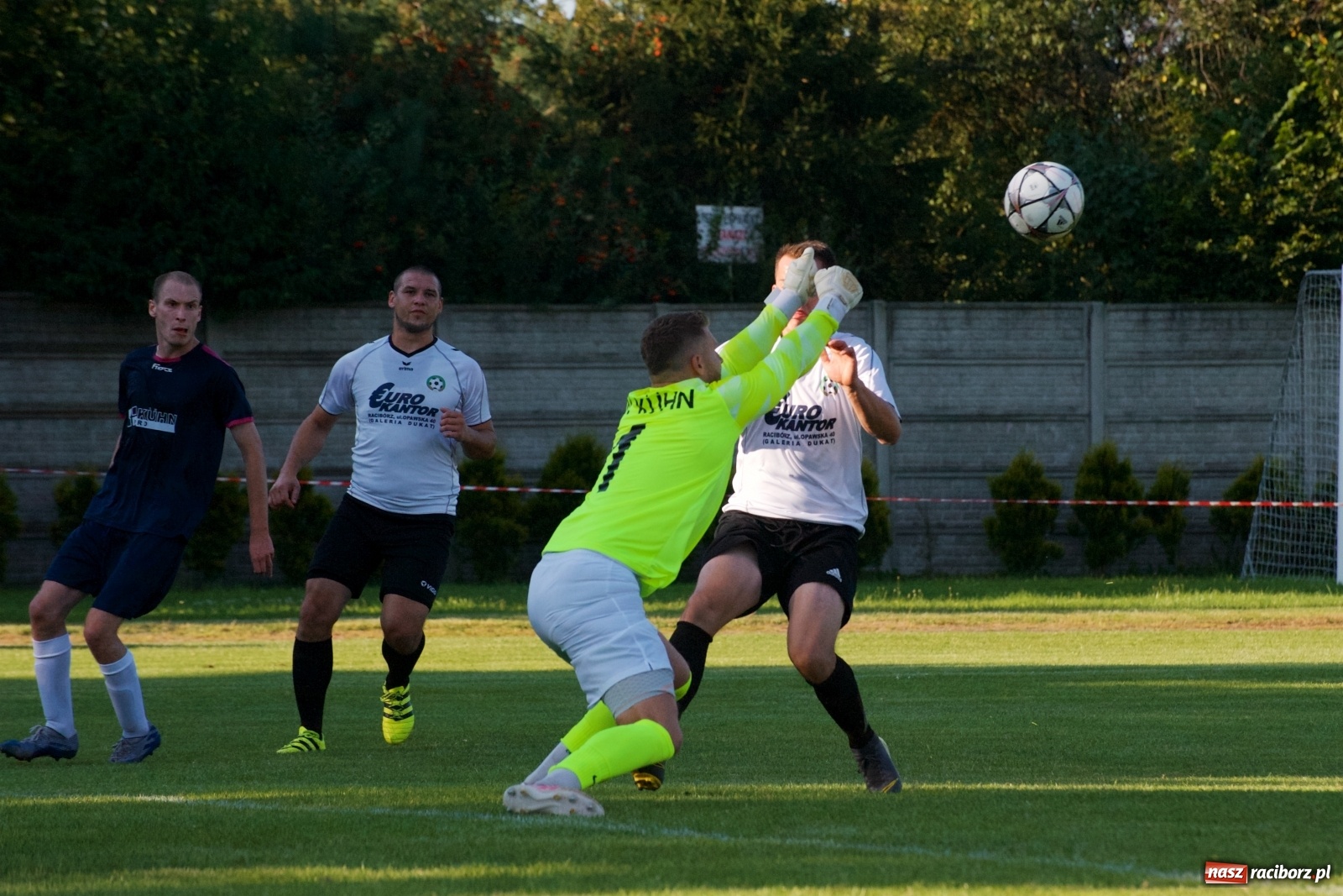 Zdjęcie w galerii na portalu naszraciborz.pl: Tworków vs Krzyżanowice. Historyczna wygrana gospodarzy [FOTO] wiadomości z regionu