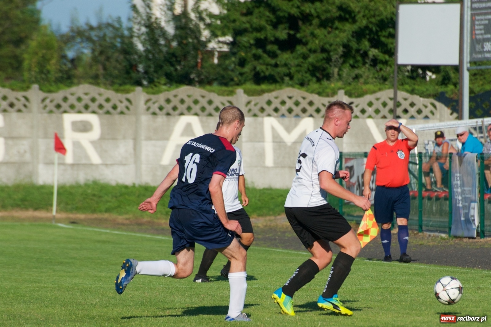 Zdjęcie w galerii na portalu naszraciborz.pl: Tworków vs Krzyżanowice. Historyczna wygrana gospodarzy [FOTO] wiadomości z regionu