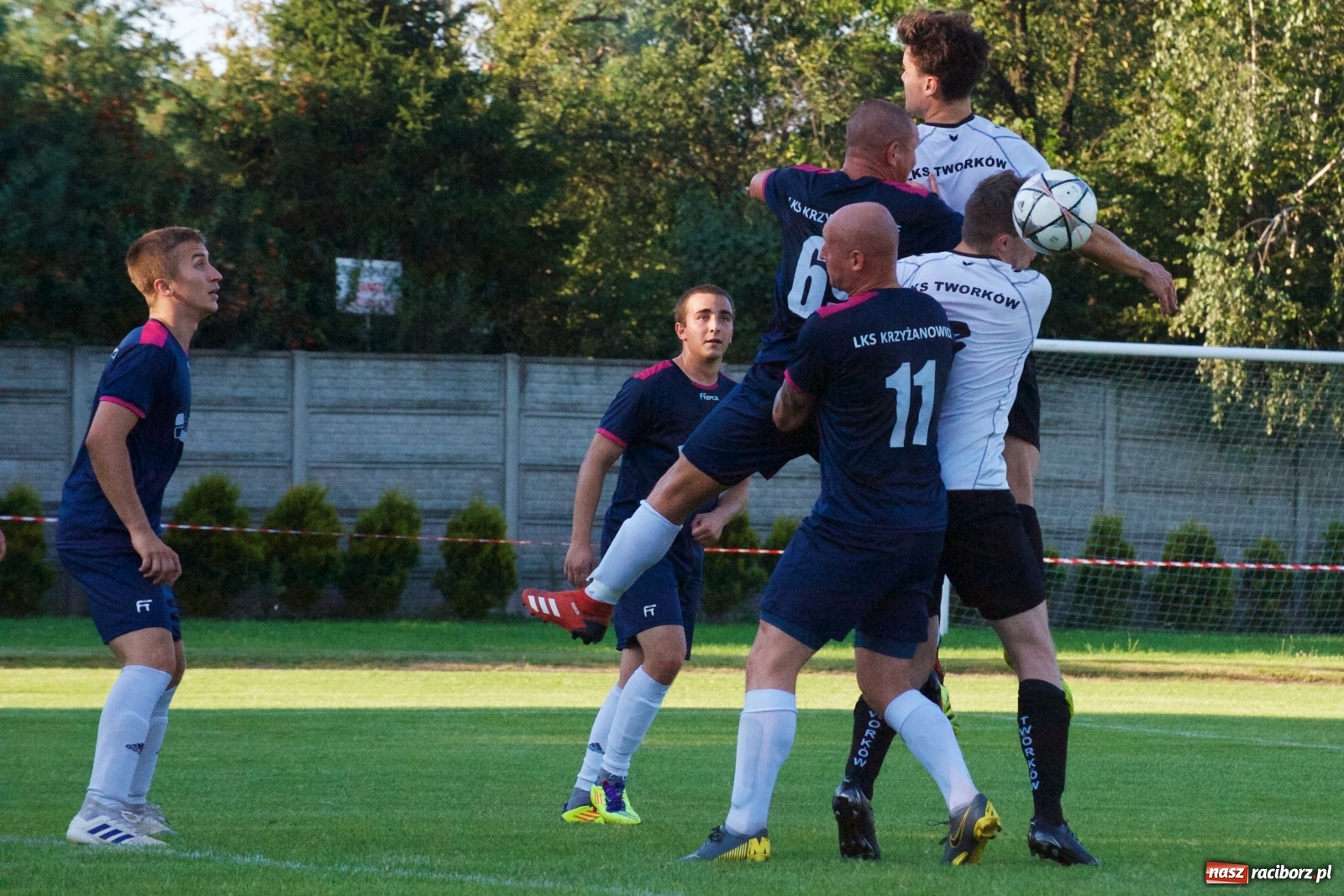 Zdjęcie w galerii na portalu naszraciborz.pl: Tworków vs Krzyżanowice. Historyczna wygrana gospodarzy [FOTO] wiadomości z regionu