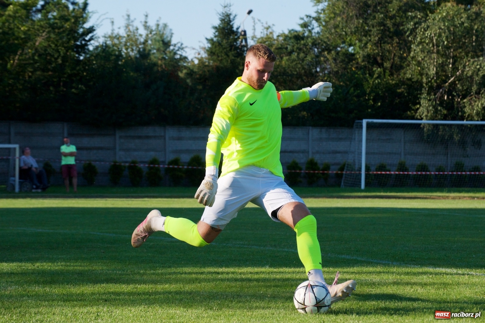 Zdjęcie w galerii na portalu naszraciborz.pl: Tworków vs Krzyżanowice. Historyczna wygrana gospodarzy [FOTO] wiadomości z regionu