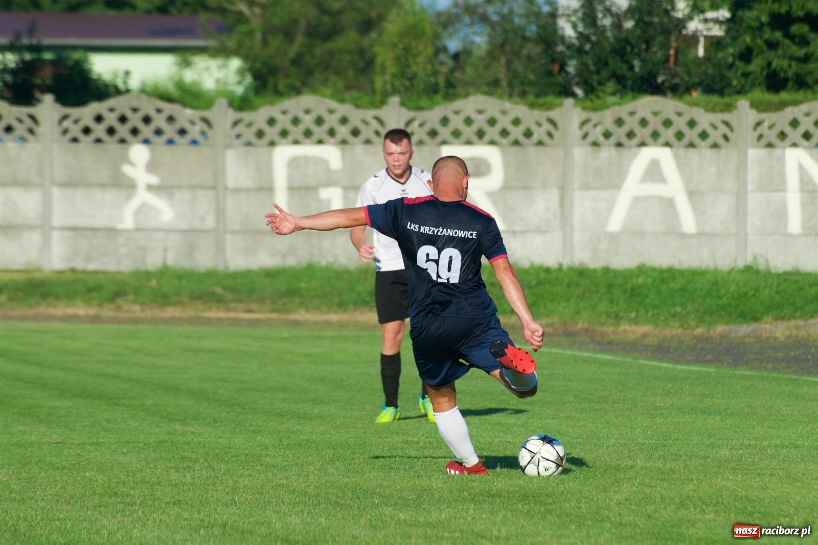 Zdjęcie w galerii na portalu naszraciborz.pl: Tworków vs Krzyżanowice. Historyczna wygrana gospodarzy [FOTO] wiadomości z regionu