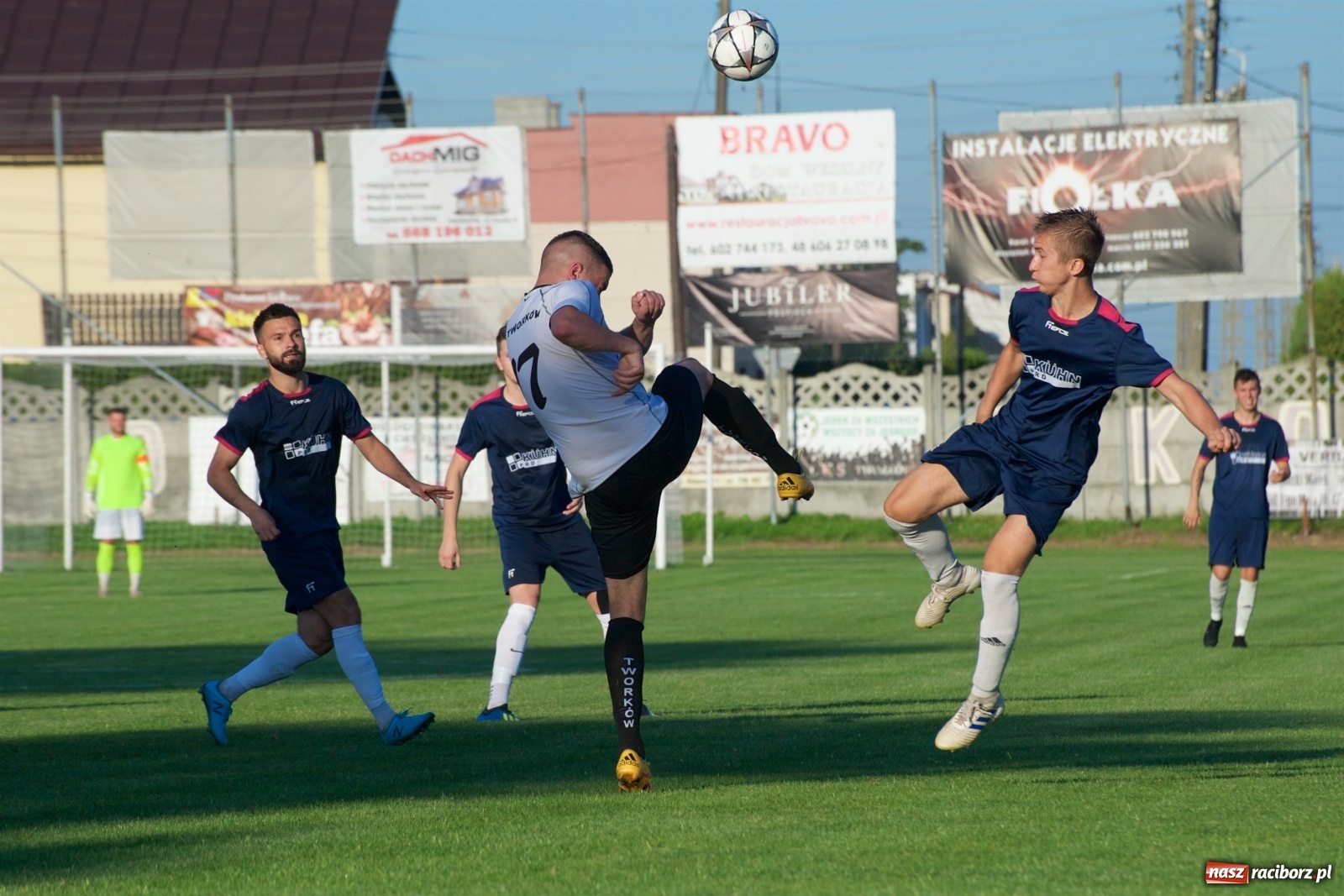 Zdjęcie w galerii na portalu naszraciborz.pl: Tworków vs Krzyżanowice. Historyczna wygrana gospodarzy [FOTO] wiadomości z regionu