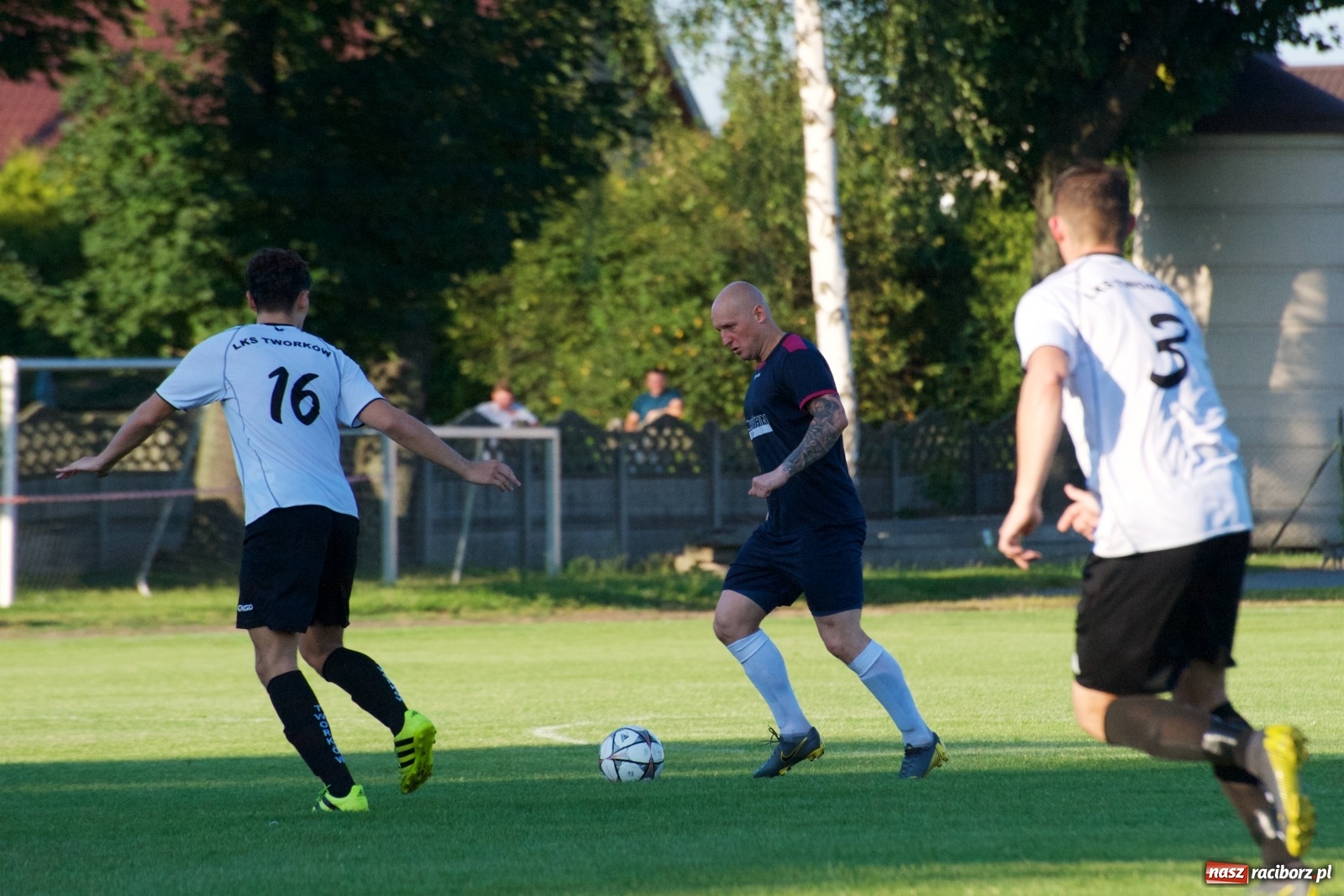 Zdjęcie w galerii na portalu naszraciborz.pl: Tworków vs Krzyżanowice. Historyczna wygrana gospodarzy [FOTO] wiadomości z regionu