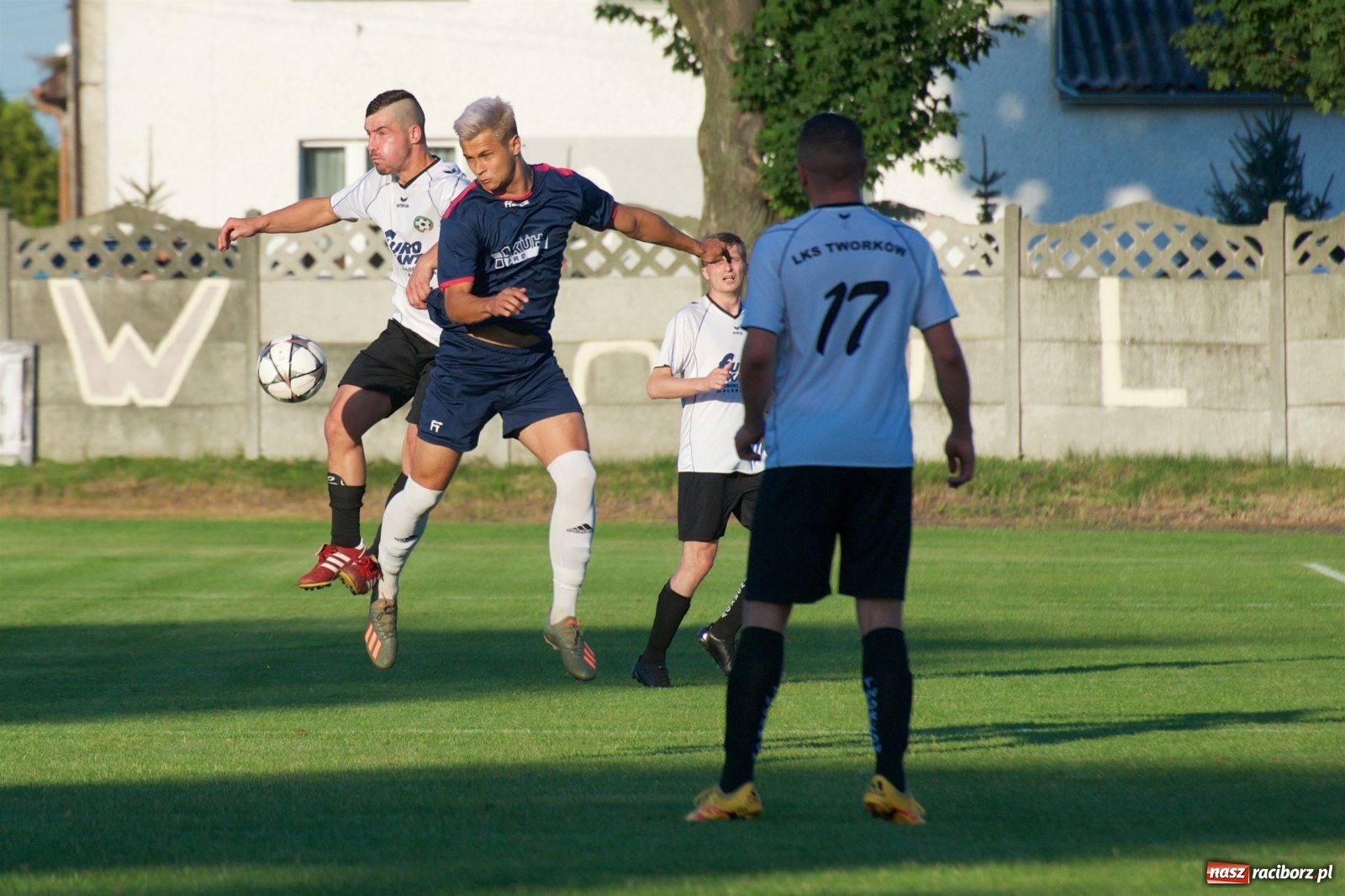 Zdjęcie w galerii na portalu naszraciborz.pl: Tworków vs Krzyżanowice. Historyczna wygrana gospodarzy [FOTO] wiadomości z regionu