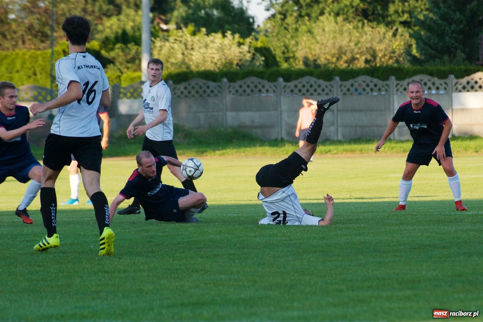Zdjęcie w galerii na portalu naszraciborz.pl: Tworków vs Krzyżanowice. Historyczna wygrana gospodarzy [FOTO] wiadomości z regionu