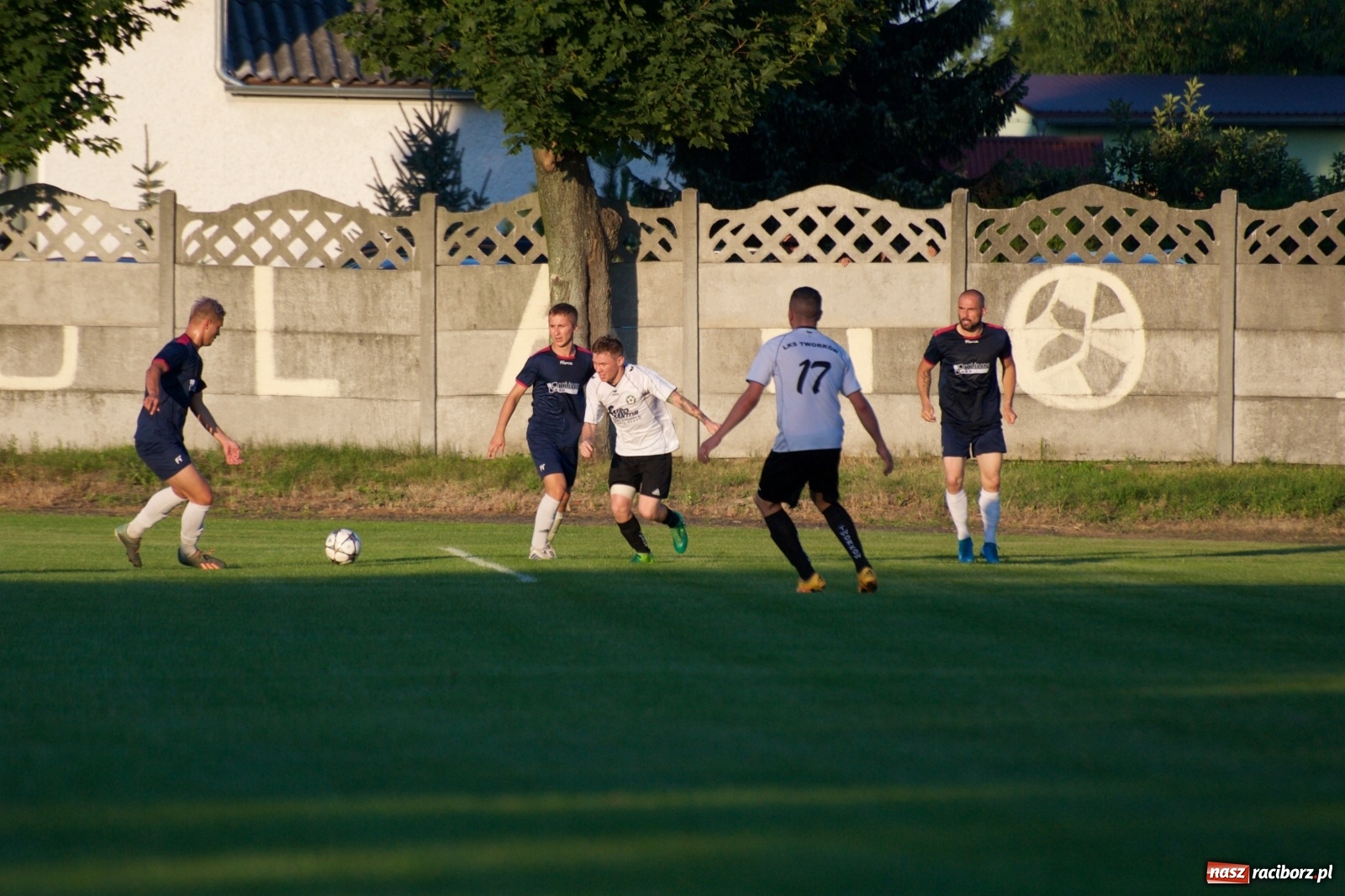 Zdjęcie w galerii na portalu naszraciborz.pl: Tworków vs Krzyżanowice. Historyczna wygrana gospodarzy [FOTO] wiadomości z regionu