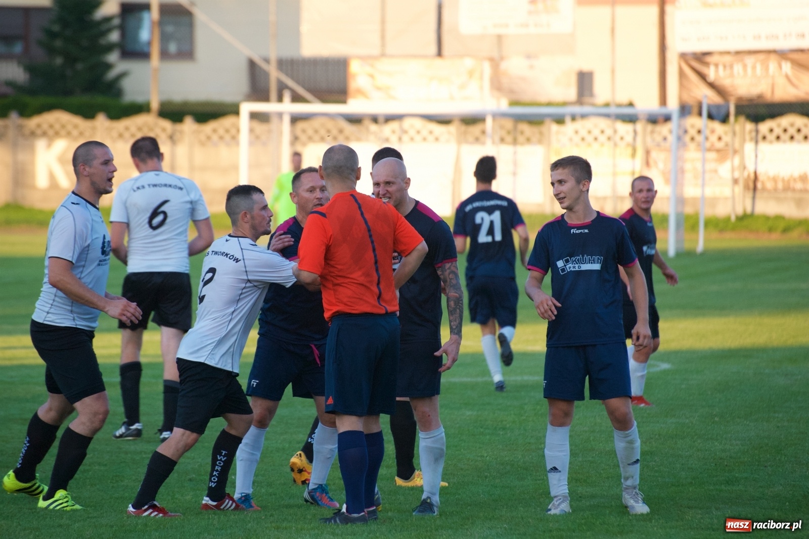 Zdjęcie w galerii na portalu naszraciborz.pl: Tworków vs Krzyżanowice. Historyczna wygrana gospodarzy [FOTO] wiadomości z regionu