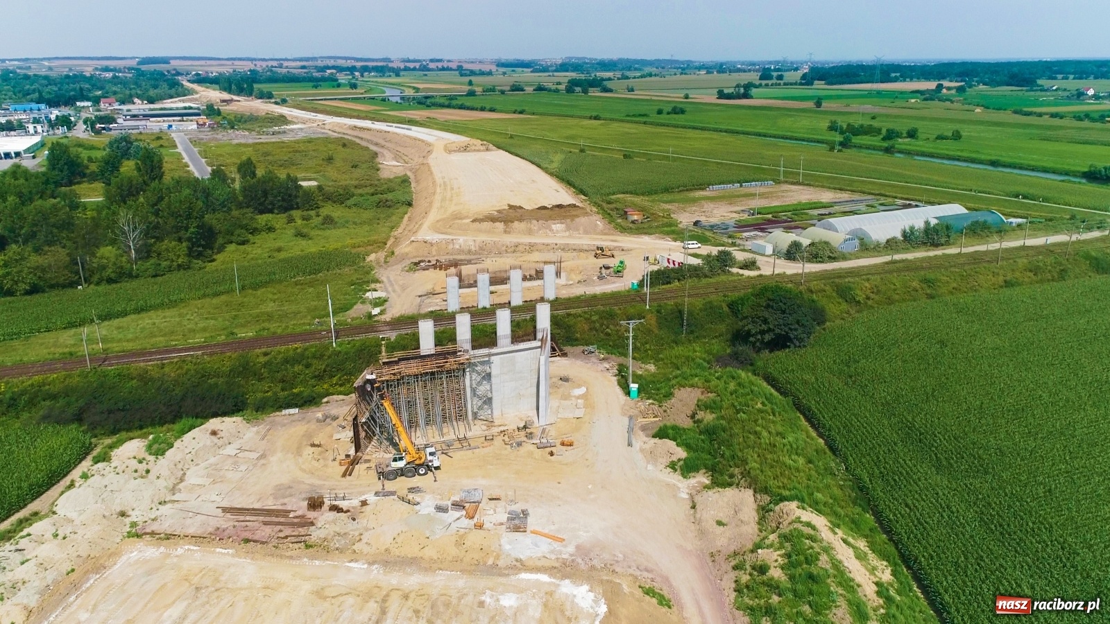 Zdjęcie w galerii na portalu naszraciborz.pl: Raport z budowy wschodniej obwodnicy. Prace postępują zgodnie z planem [15.08.2020]  wiadomości z regionu