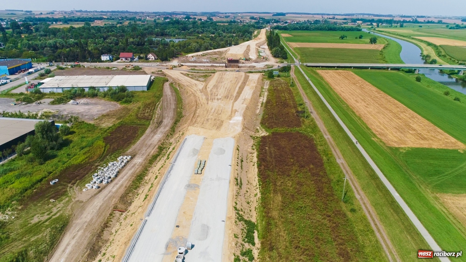 Zdjęcie w galerii na portalu naszraciborz.pl: Raport z budowy wschodniej obwodnicy. Prace postępują zgodnie z planem [15.08.2020]  wiadomości z regionu
