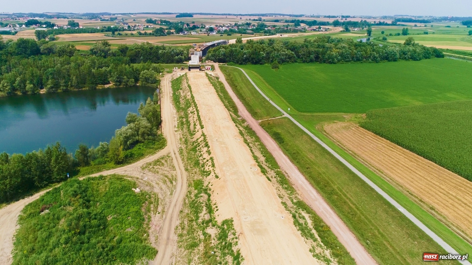 Zdjęcie w galerii na portalu naszraciborz.pl: Raport z budowy wschodniej obwodnicy. Prace postępują zgodnie z planem [15.08.2020]  wiadomości z regionu