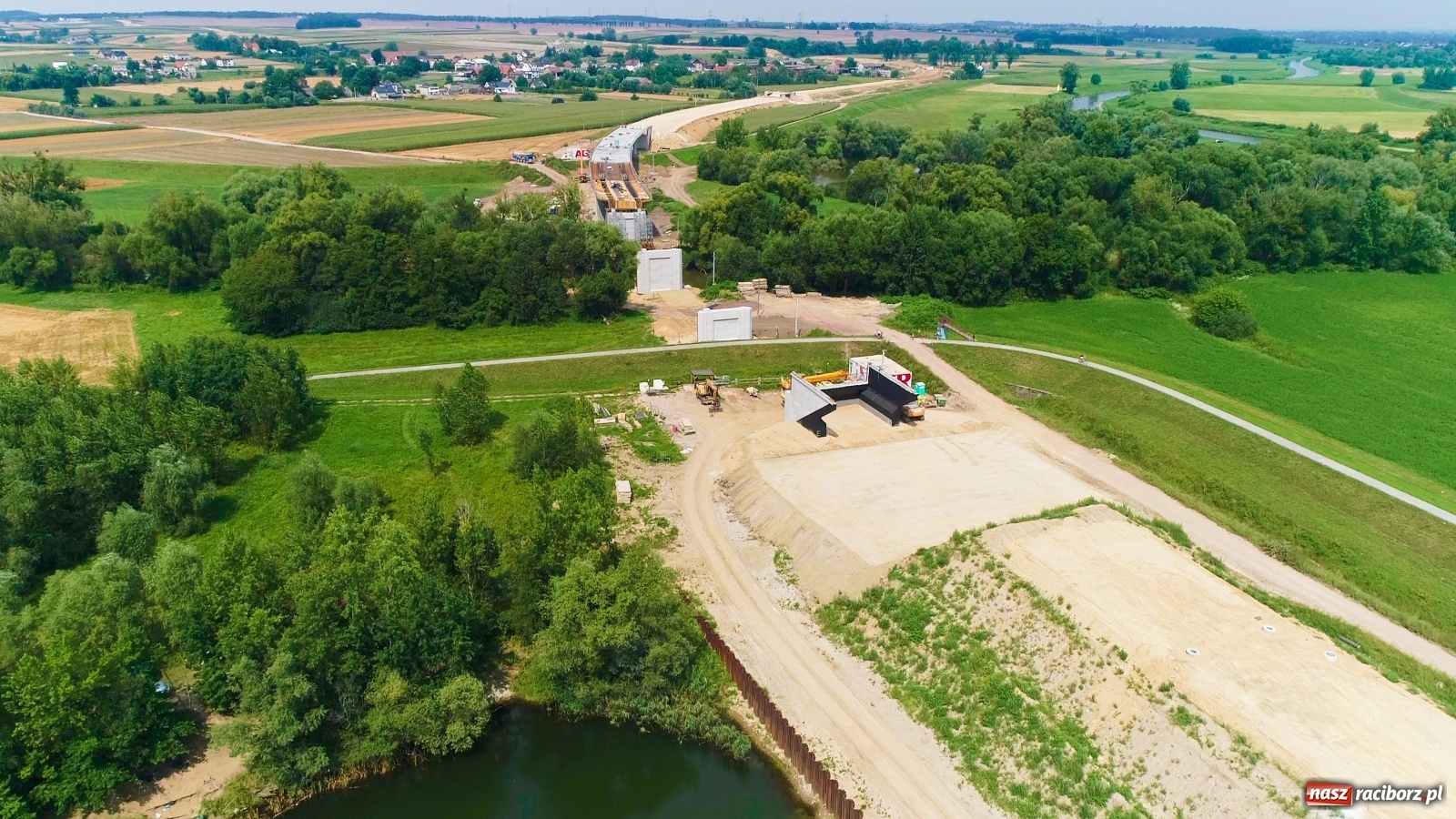Zdjęcie w galerii na portalu naszraciborz.pl: Raport z budowy wschodniej obwodnicy. Prace postępują zgodnie z planem [15.08.2020]  wiadomości z regionu