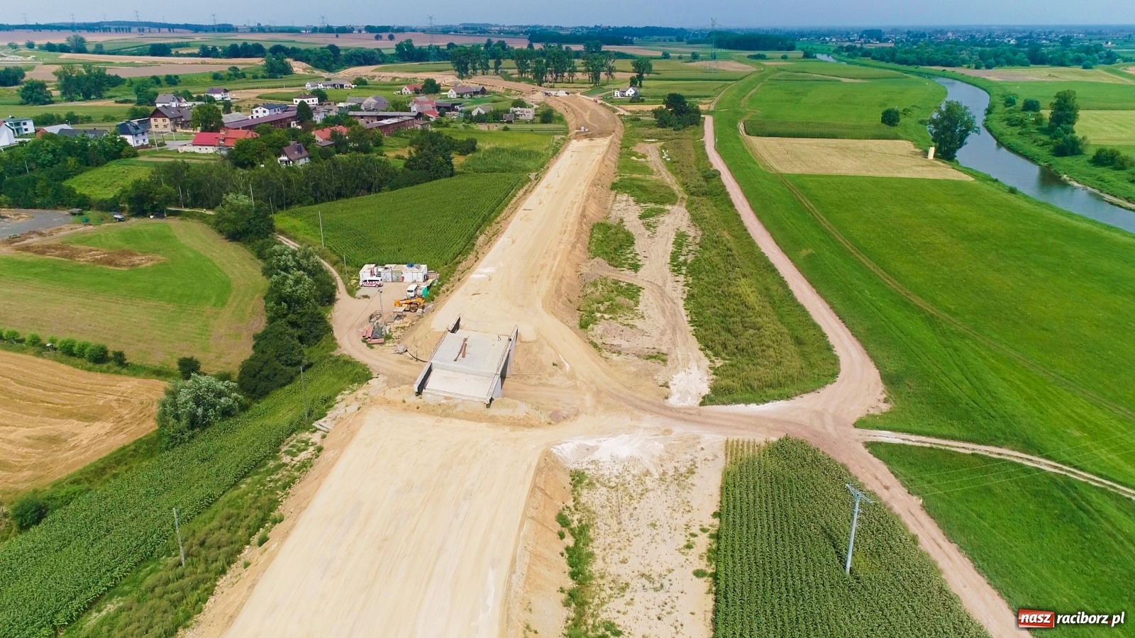 Zdjęcie w galerii na portalu naszraciborz.pl: Raport z budowy wschodniej obwodnicy. Prace postępują zgodnie z planem [15.08.2020]  wiadomości z regionu