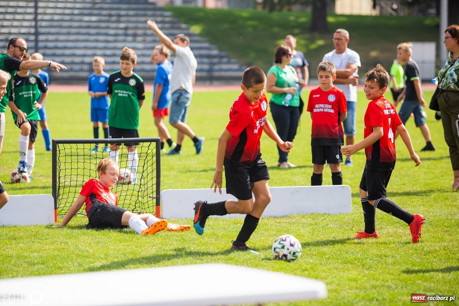 Zdjęcie w galerii na portalu naszraciborz.pl: Mistrzostwa Powiatu Raciborskiego 1 vs 1 w piłce nożnej chłopców wiadomości z regionu