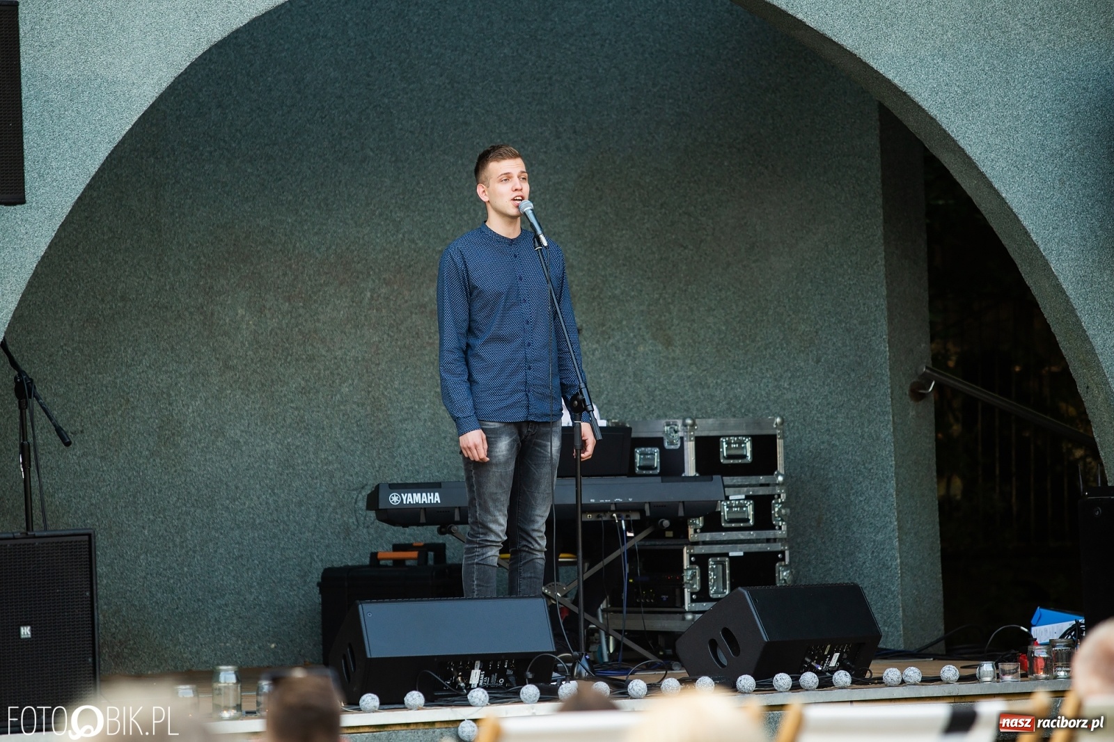 Zdjęcie w galerii na portalu naszraciborz.pl: Debiutancki koncert Janka Górki w parku Roth wiadomości z regionu