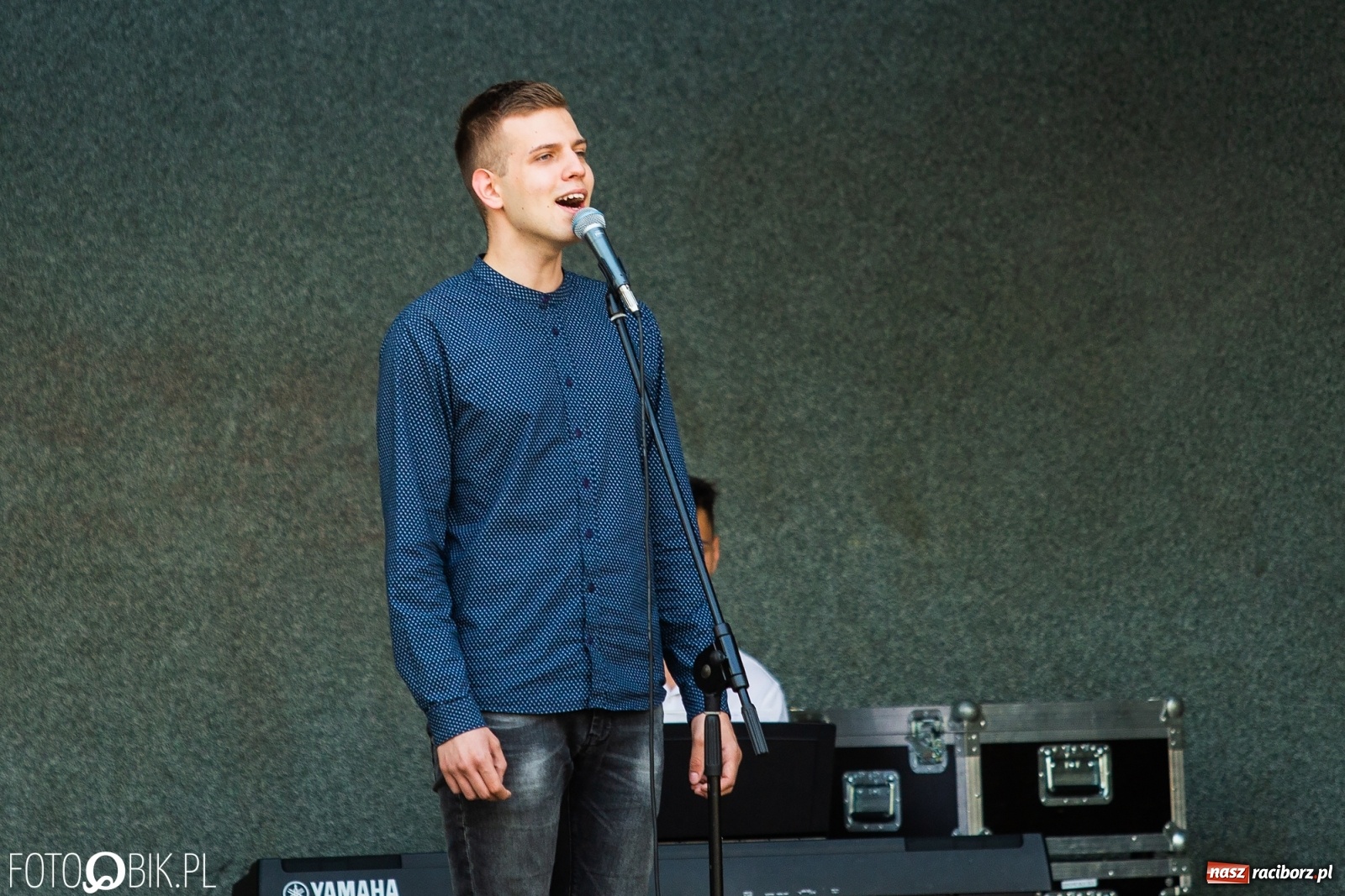 Zdjęcie w galerii na portalu naszraciborz.pl: Debiutancki koncert Janka Górki w parku Roth wiadomości z regionu