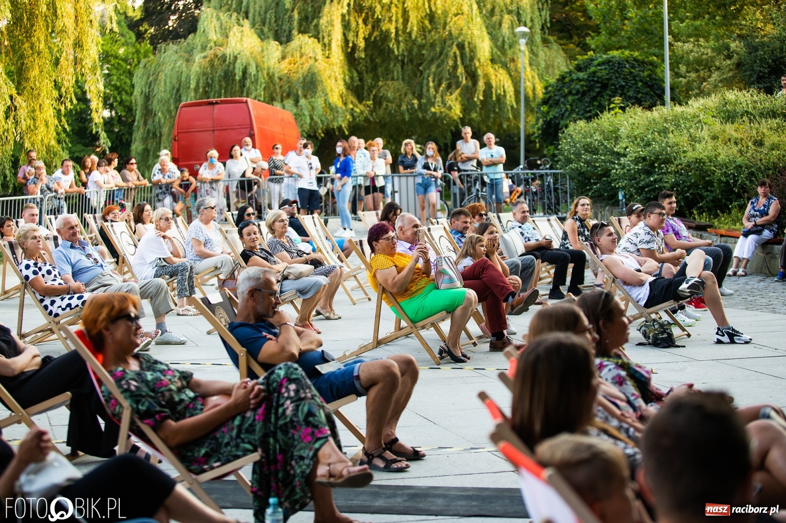 Zdjęcie w galerii na portalu naszraciborz.pl: Debiutancki koncert Janka Górki w parku Roth wiadomości z regionu