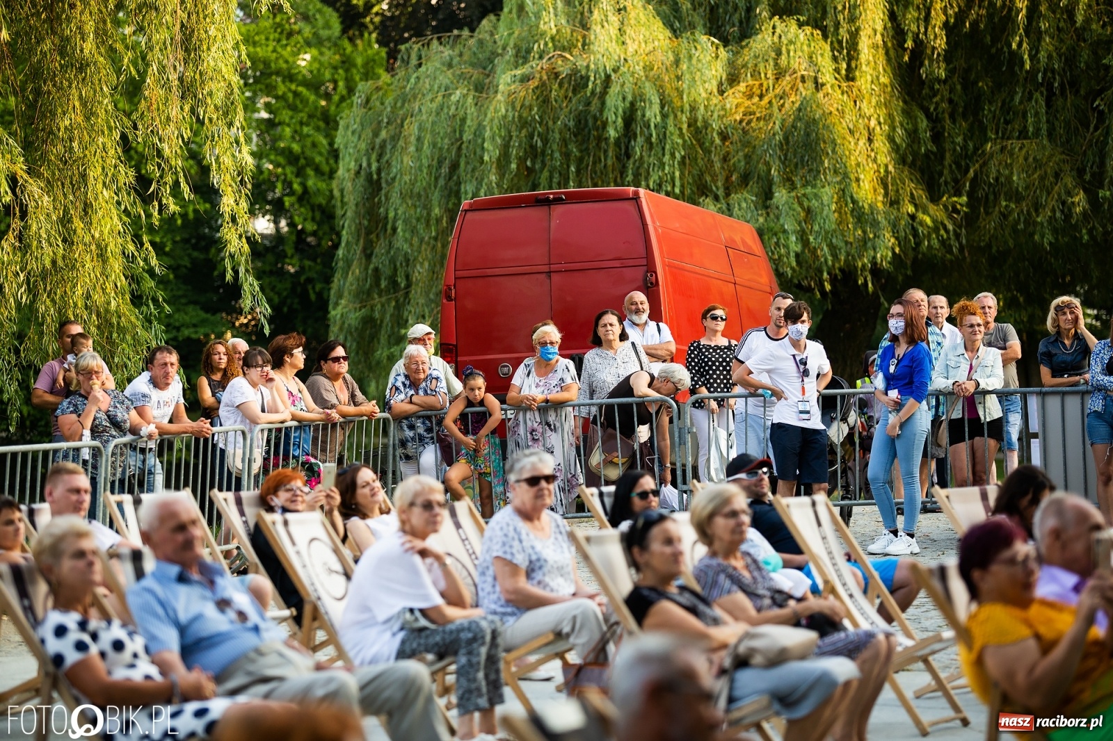Zdjęcie w galerii na portalu naszraciborz.pl: Debiutancki koncert Janka Górki w parku Roth wiadomości z regionu