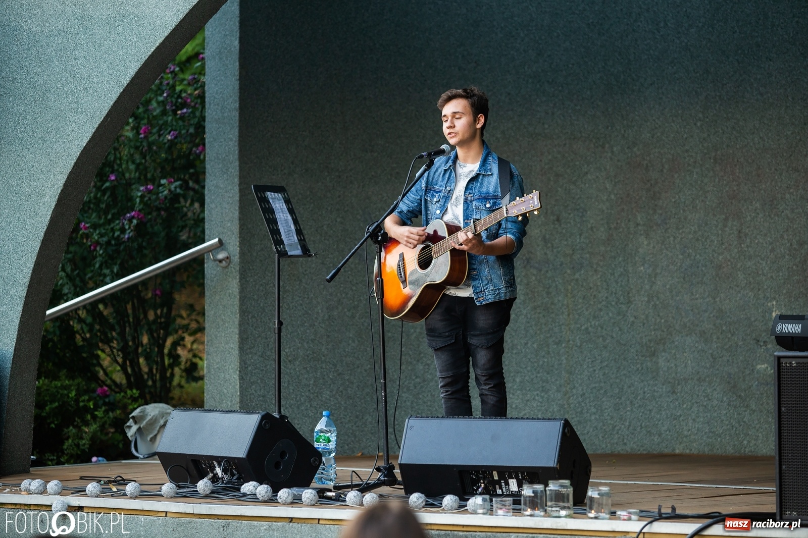 Zdjęcie w galerii na portalu naszraciborz.pl: Debiutancki koncert Janka Górki w parku Roth wiadomości z regionu