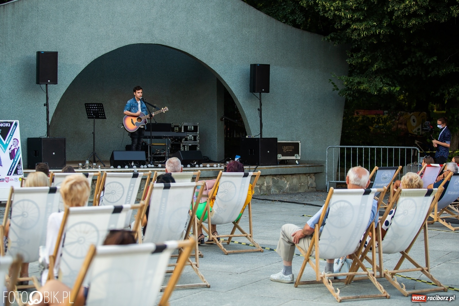 Zdjęcie w galerii na portalu naszraciborz.pl: Debiutancki koncert Janka Górki w parku Roth wiadomości z regionu