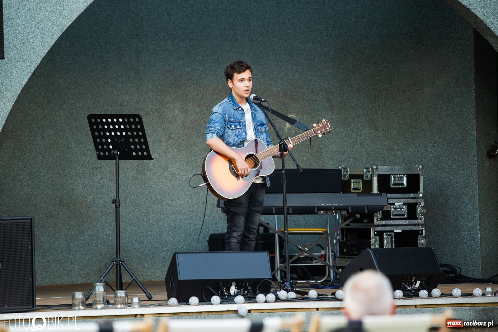 Zdjęcie w galerii na portalu naszraciborz.pl: Debiutancki koncert Janka Górki w parku Roth wiadomości z regionu