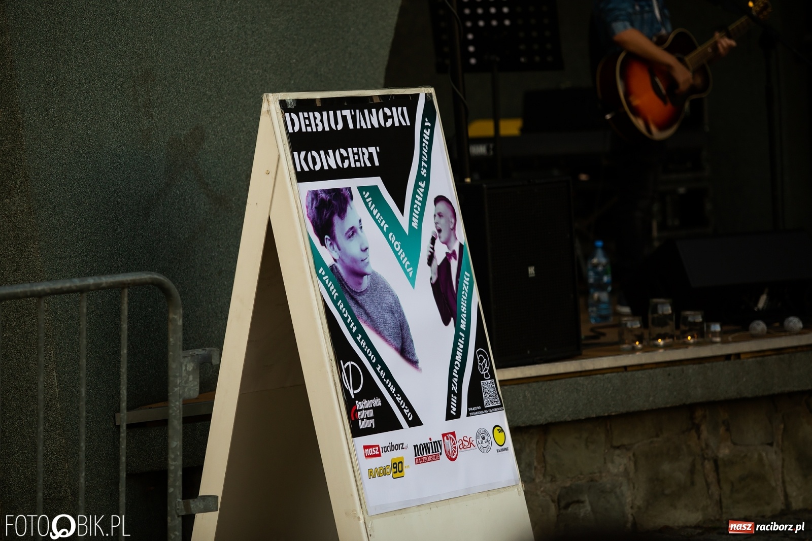 Zdjęcie w galerii na portalu naszraciborz.pl: Debiutancki koncert Janka Górki w parku Roth wiadomości z regionu