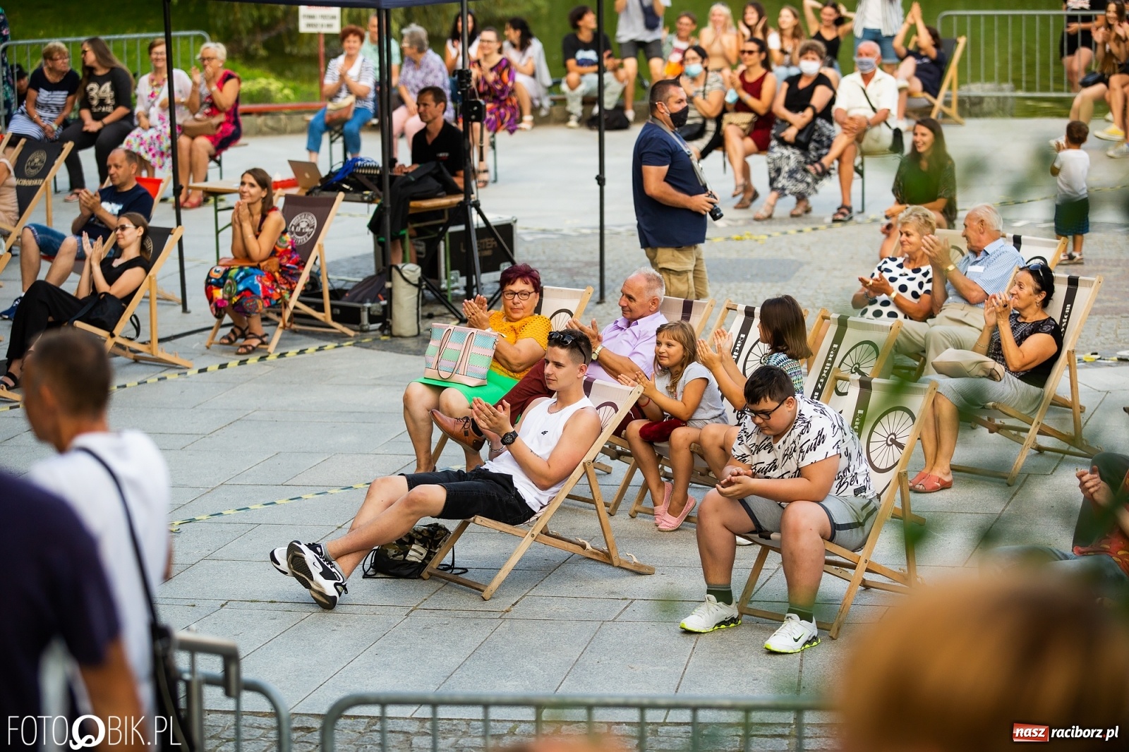 Zdjęcie w galerii na portalu naszraciborz.pl: Debiutancki koncert Janka Górki w parku Roth wiadomości z regionu