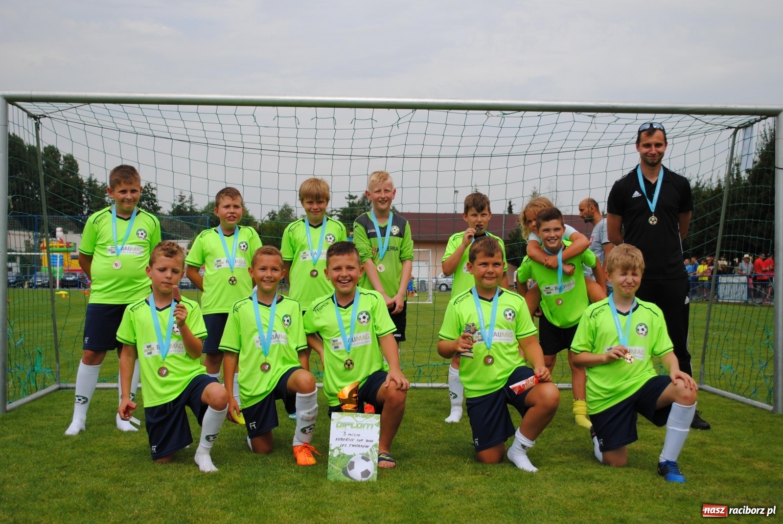 Zdjęcie w galerii na portalu naszraciborz.pl: Orliki LKS Tworków na podium turnieju w Czechach wiadomości z regionu