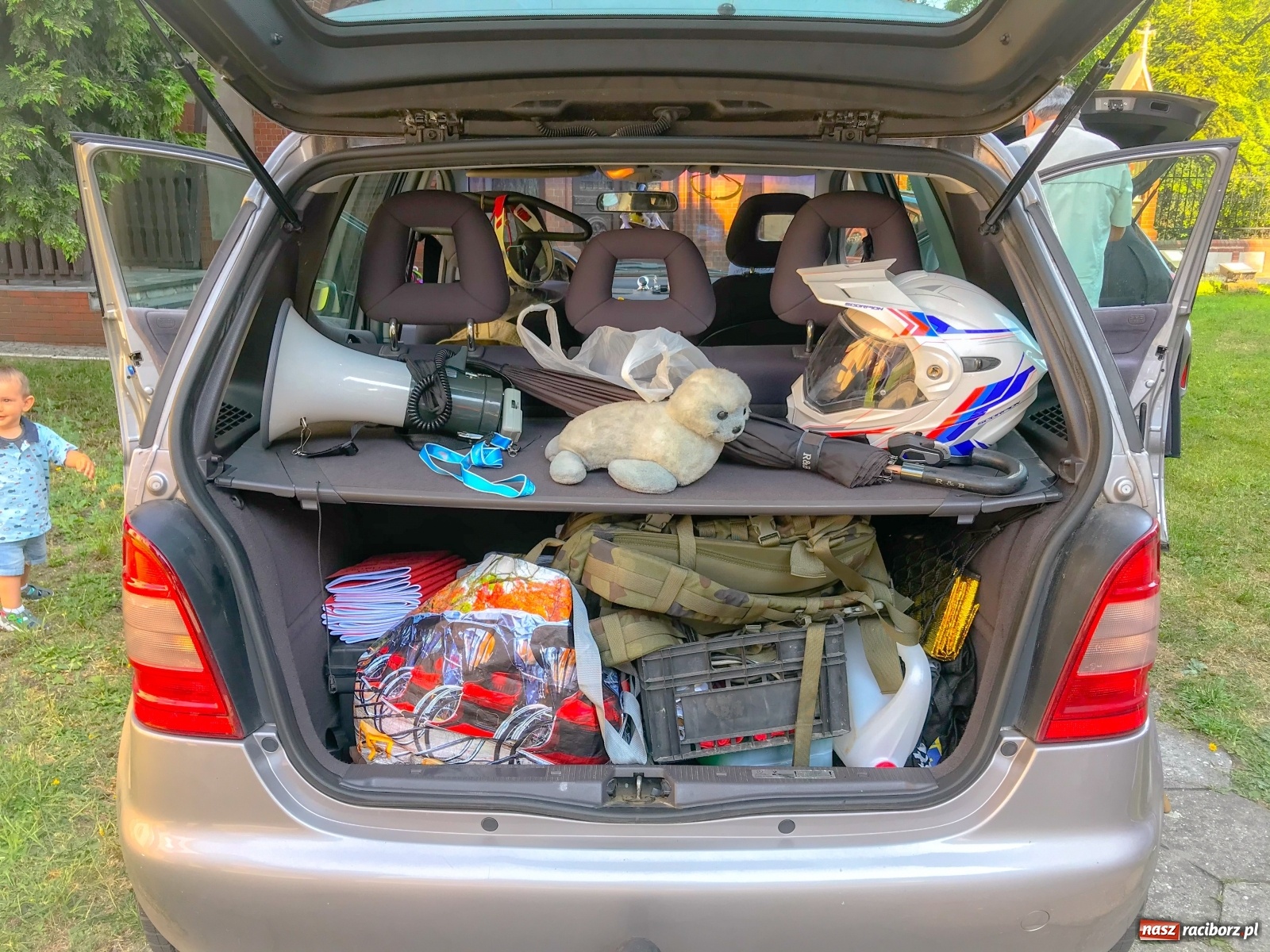 Zdjęcie w galerii na portalu naszraciborz.pl: Raciborska pielgrzymka na Jasną Górę w formie sztafety wiadomości z regionu