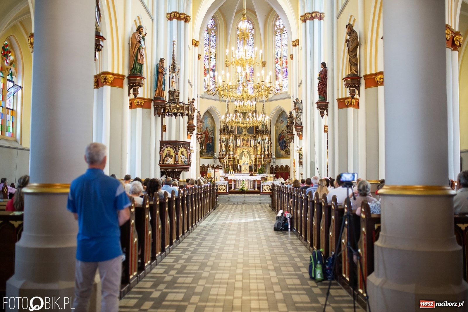 Zdjęcie w galerii na portalu naszraciborz.pl: Raciborska pielgrzymka na Jasną Górę w formie sztafety wiadomości z regionu