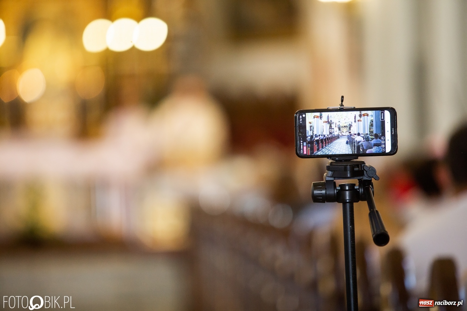 Zdjęcie w galerii na portalu naszraciborz.pl: Raciborska pielgrzymka na Jasną Górę w formie sztafety wiadomości z regionu