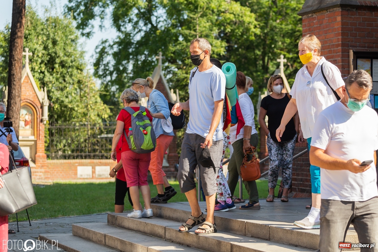 Zdjęcie w galerii na portalu naszraciborz.pl: Raciborska pielgrzymka na Jasną Górę w formie sztafety wiadomości z regionu