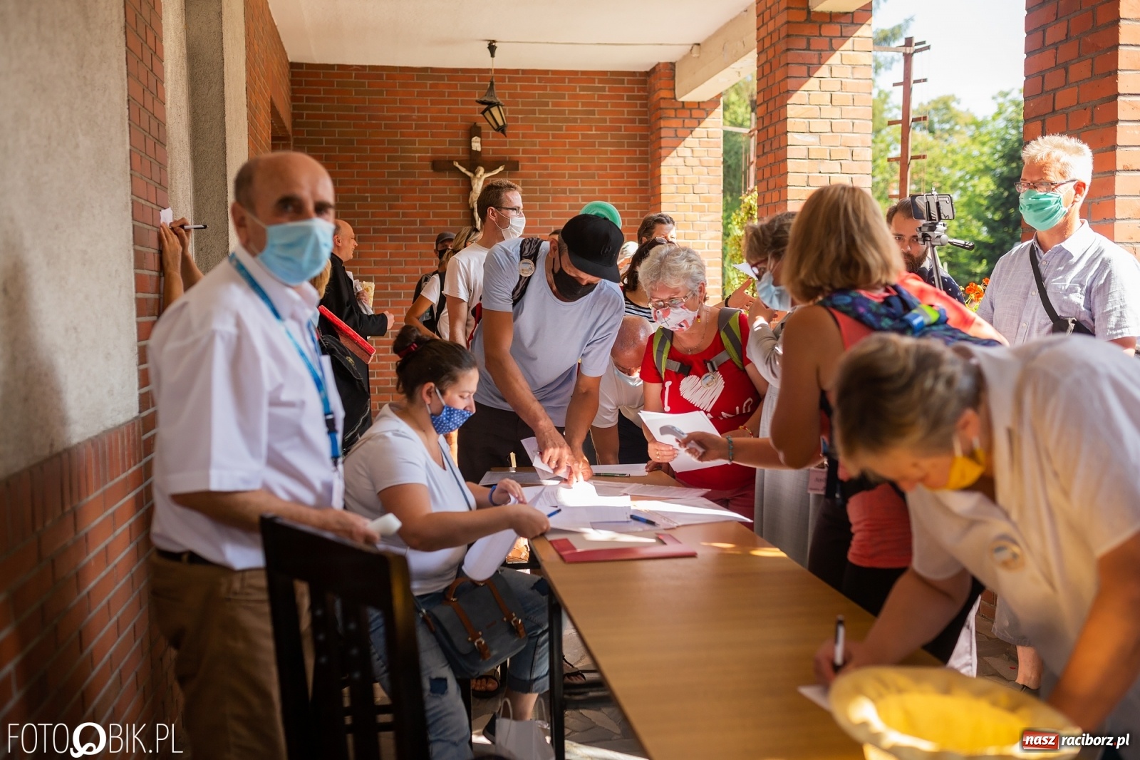Zdjęcie w galerii na portalu naszraciborz.pl: Raciborska pielgrzymka na Jasną Górę w formie sztafety wiadomości z regionu