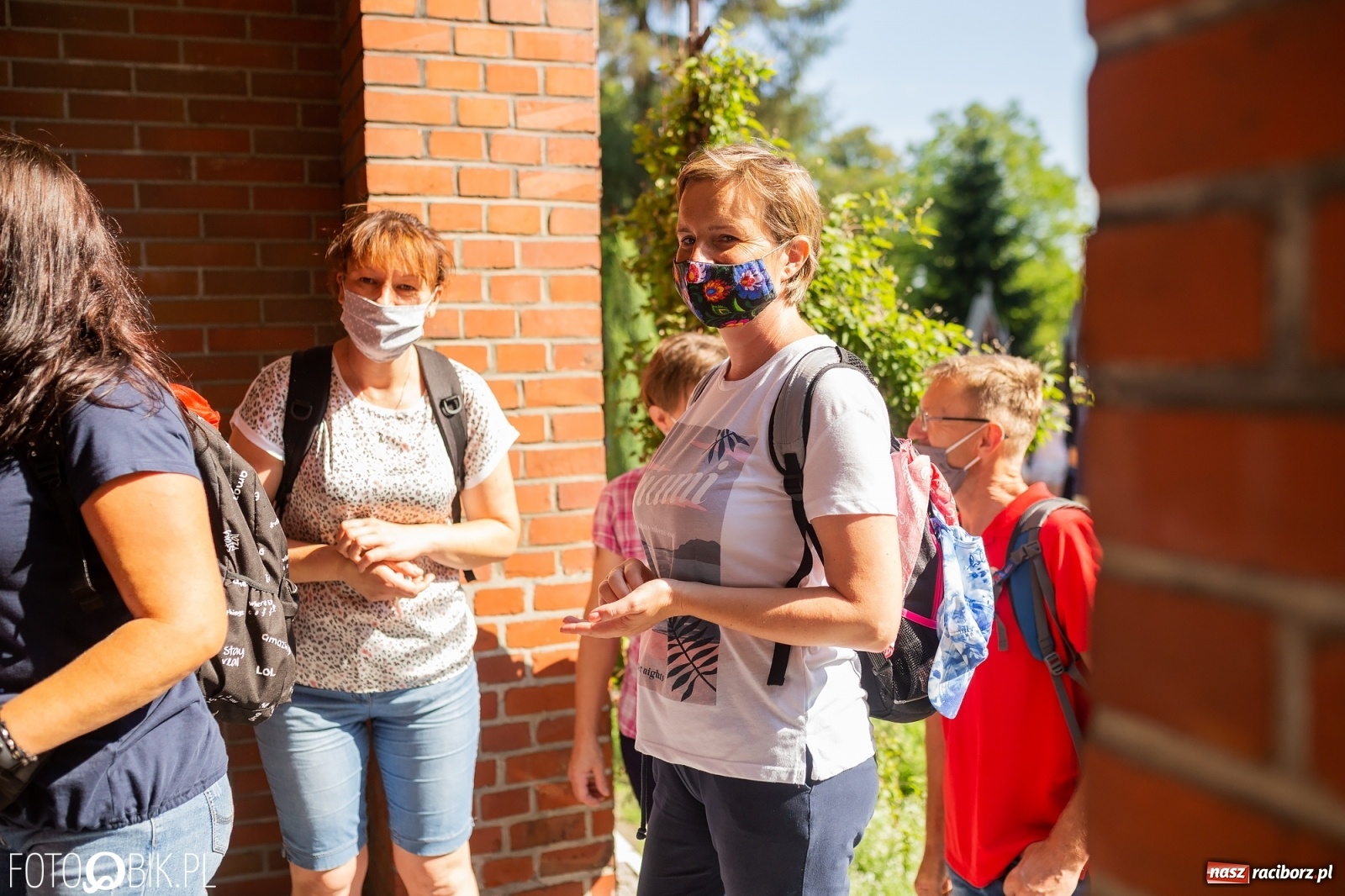 Zdjęcie w galerii na portalu naszraciborz.pl: Raciborska pielgrzymka na Jasną Górę w formie sztafety wiadomości z regionu