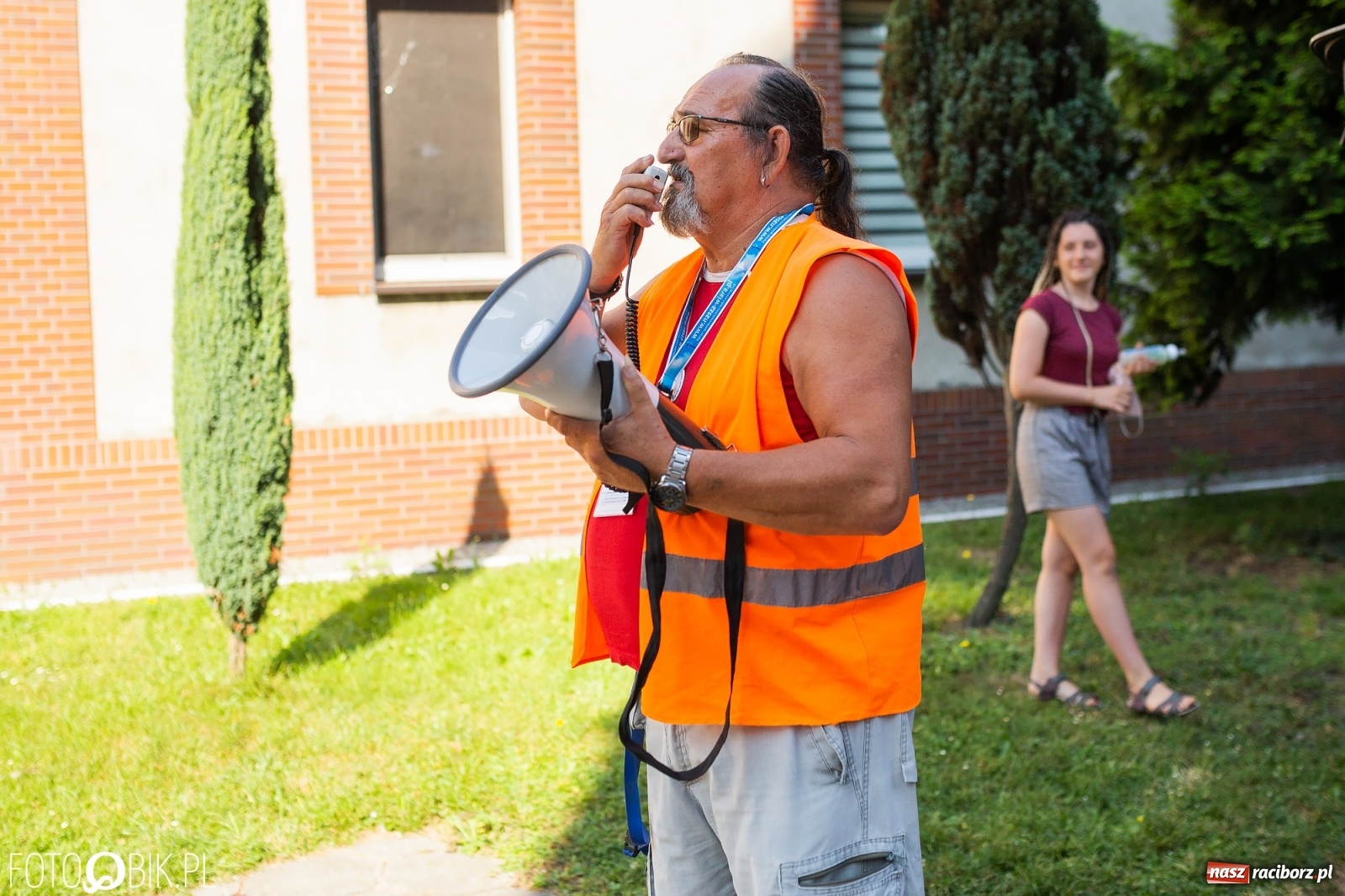 Zdjęcie w galerii na portalu naszraciborz.pl: Raciborska pielgrzymka na Jasną Górę w formie sztafety wiadomości z regionu