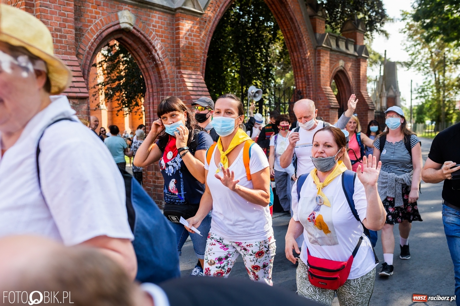 Zdjęcie w galerii na portalu naszraciborz.pl: Raciborska pielgrzymka na Jasną Górę w formie sztafety wiadomości z regionu