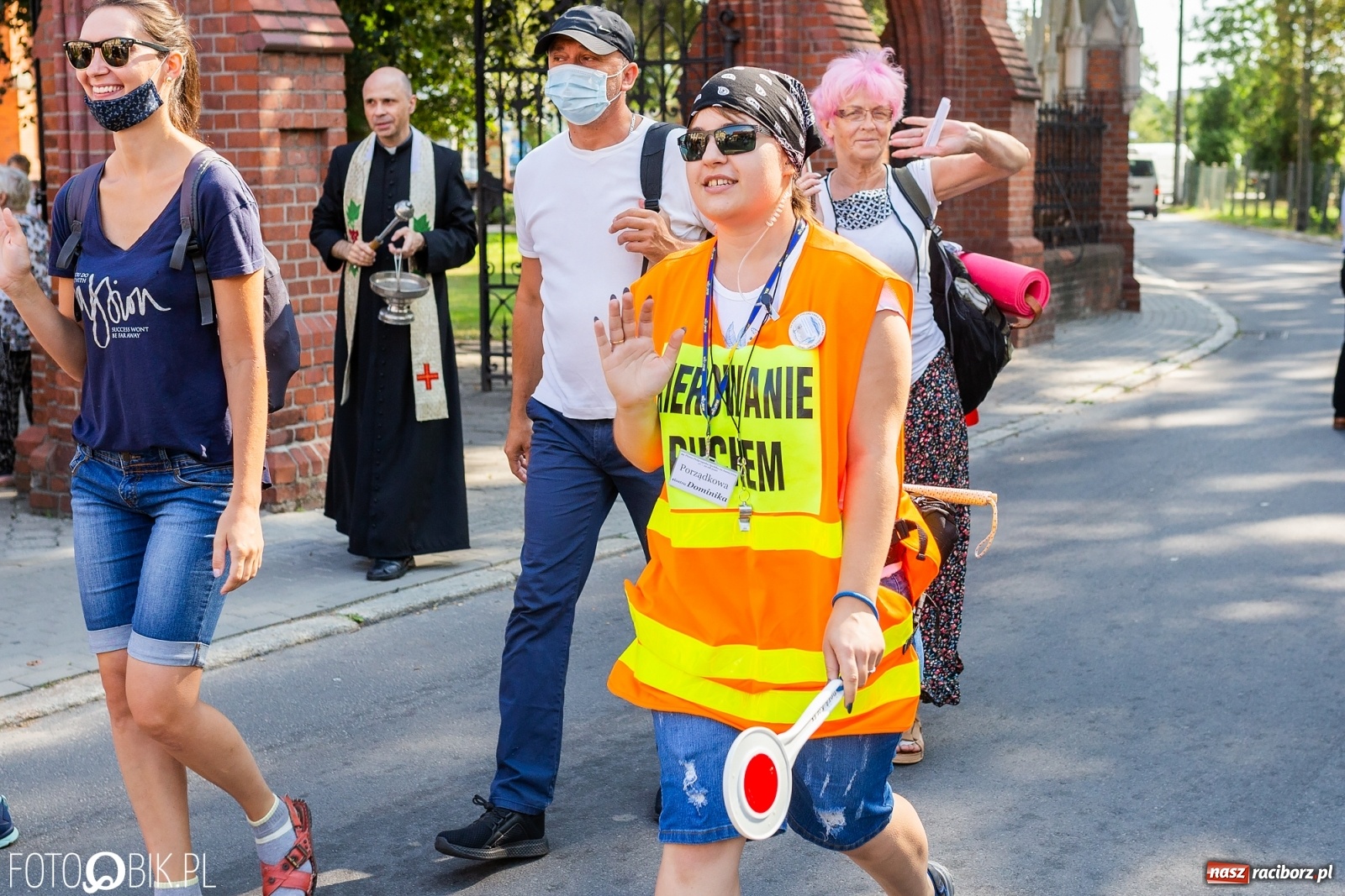 Zdjęcie w galerii na portalu naszraciborz.pl: Raciborska pielgrzymka na Jasną Górę w formie sztafety wiadomości z regionu