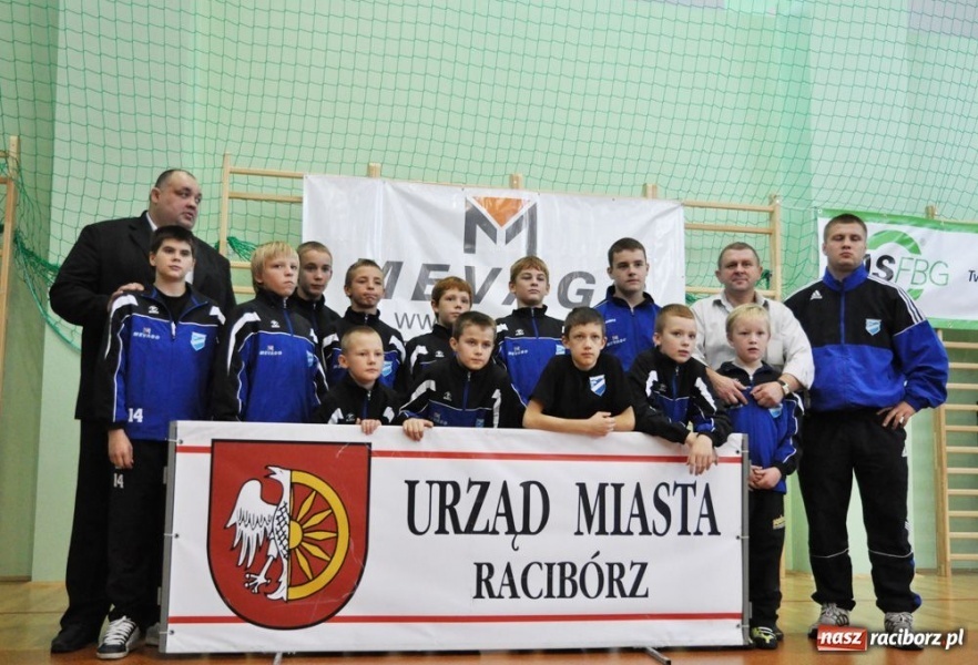 Zdjęcie w galerii na portalu naszraciborz.pl: Kobiety walczą na hali OSiR wiadomości z regionu