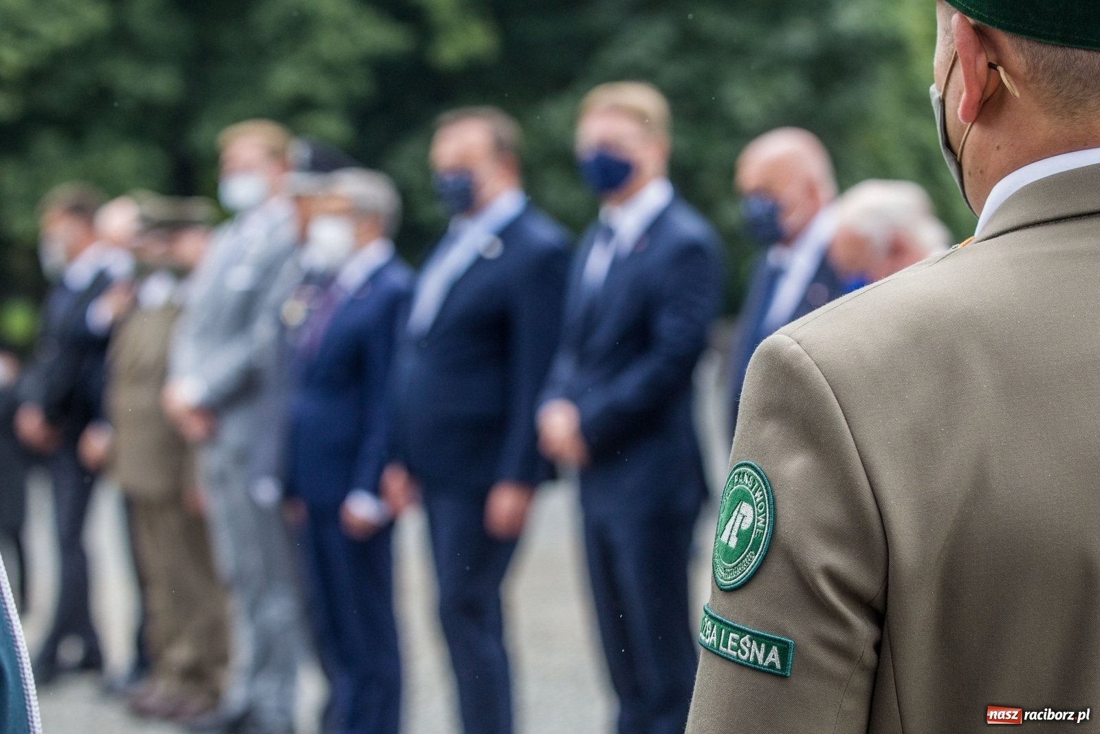 Zdjęcie w galerii na portalu naszraciborz.pl: Minister Michał Woś wraz z leśnikami złożył hołd Powstańcom Śląskim wiadomości z regionu