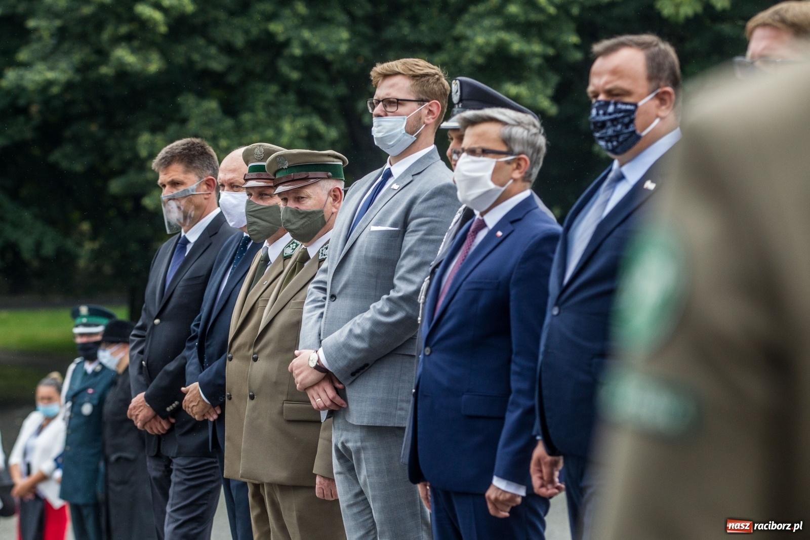 Zdjęcie w galerii na portalu naszraciborz.pl: Minister Michał Woś wraz z leśnikami złożył hołd Powstańcom Śląskim wiadomości z regionu