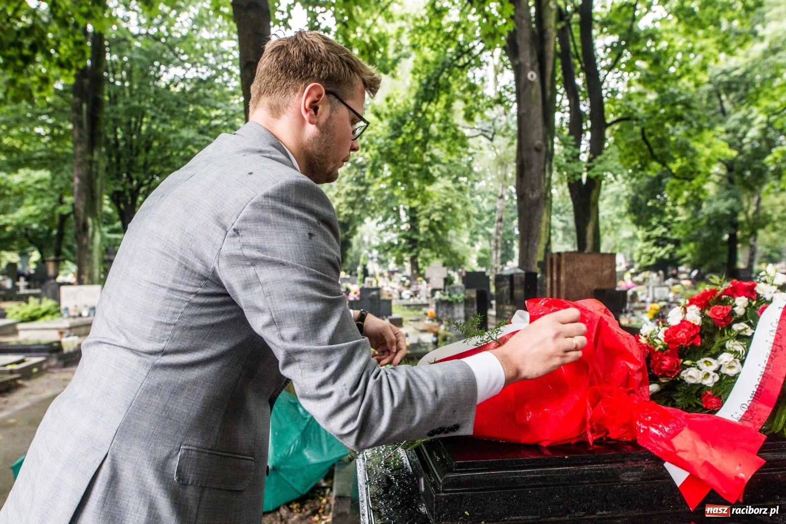 Zdjęcie w galerii na portalu naszraciborz.pl: Minister Michał Woś wraz z leśnikami złożył hołd Powstańcom Śląskim wiadomości z regionu