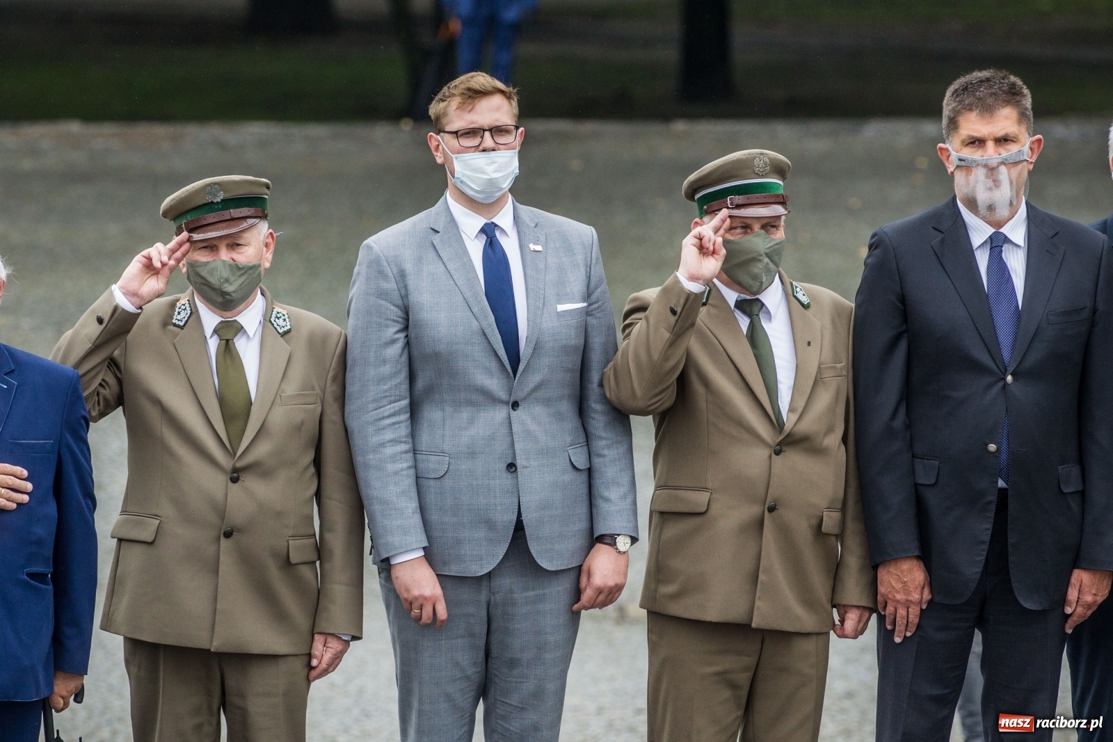 Zdjęcie w galerii na portalu naszraciborz.pl: Minister Michał Woś wraz z leśnikami złożył hołd Powstańcom Śląskim wiadomości z regionu