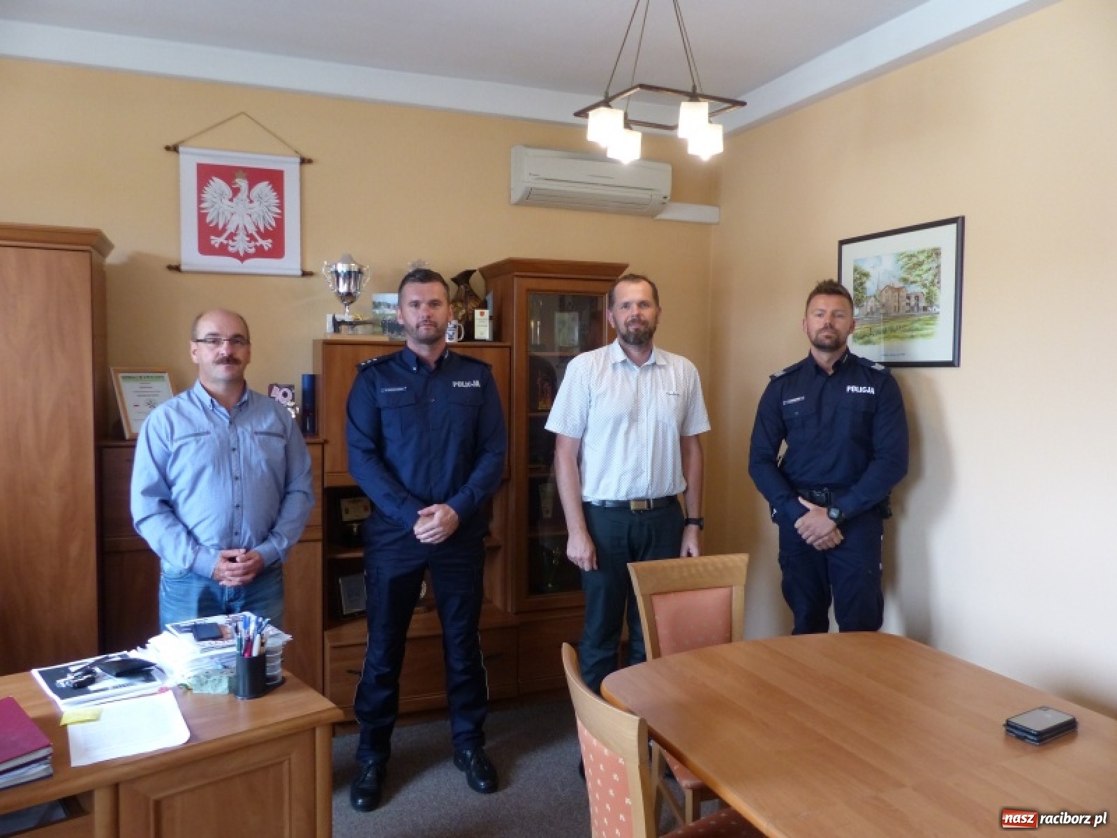 Zdjęcie w galerii na portalu naszraciborz.pl: W Krzanowicach powitano nowego dzielnicowego wiadomości z regionu