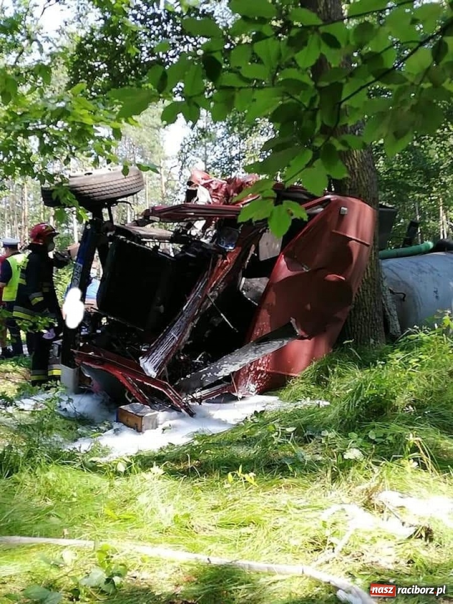 Zdjęcie w galerii na portalu naszraciborz.pl: Zderzenie trzech ciężarówek. Policja szuka świadków  wiadomości z regionu
