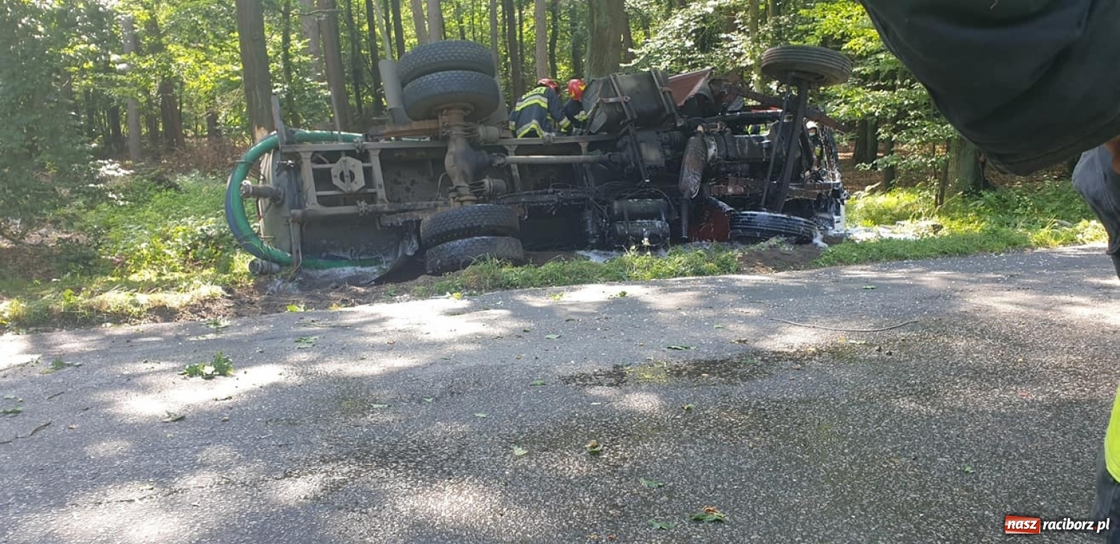 Zdjęcie w galerii na portalu naszraciborz.pl: Zderzenie trzech ciężarówek. Policja szuka świadków  wiadomości z regionu