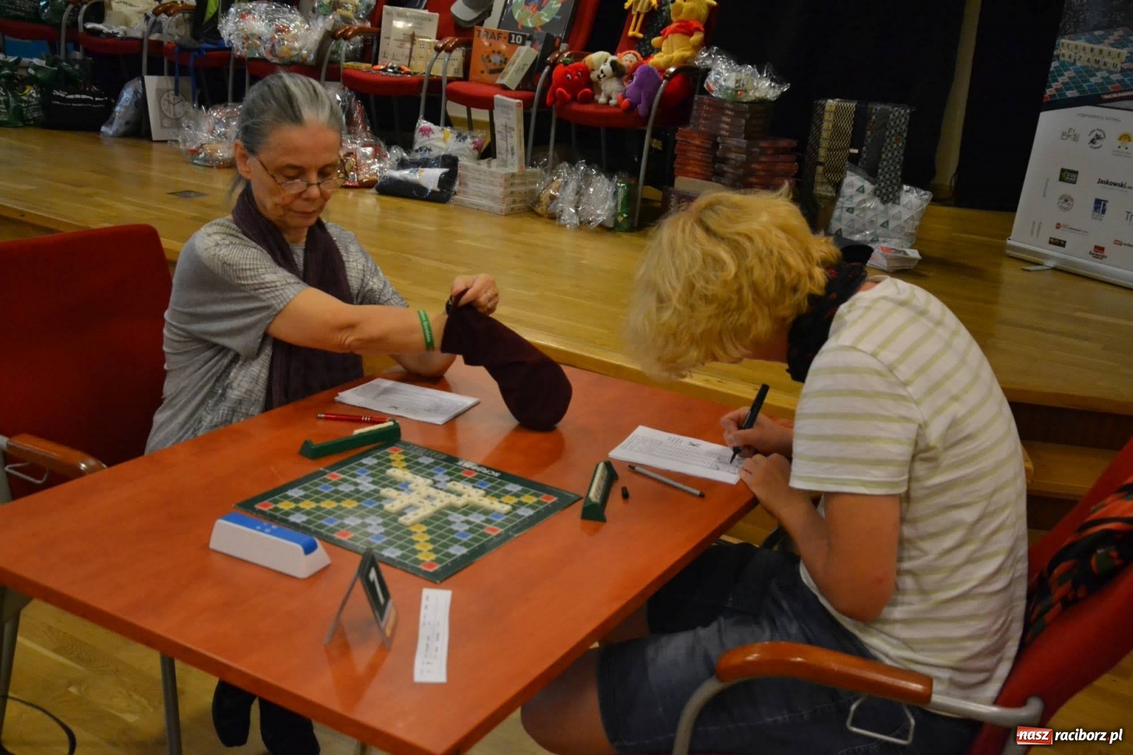 Zdjęcie w galerii na portalu naszraciborz.pl: Ogólnopolskie Mistrzostwa Raciborza w Scrabble na zamku wiadomości z regionu