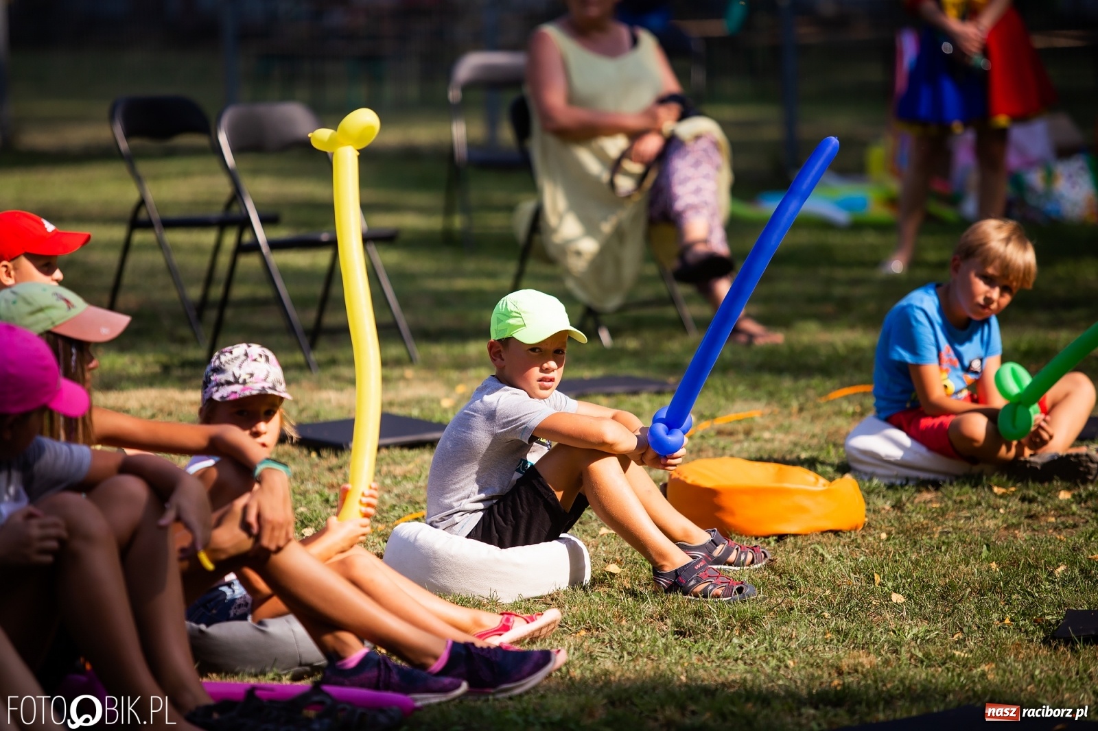 Zdjęcie w galerii na portalu naszraciborz.pl: Objazdowy Festiwal Teatralny na boisku w Babicach [FOTO] wiadomości z regionu