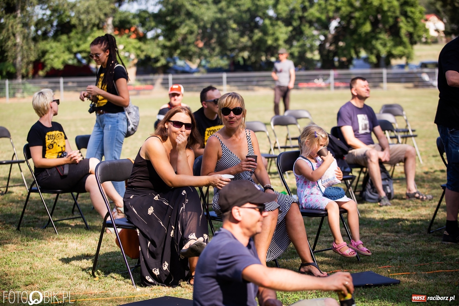 Zdjęcie w galerii na portalu naszraciborz.pl: Objazdowy Festiwal Teatralny na boisku w Babicach [FOTO] wiadomości z regionu