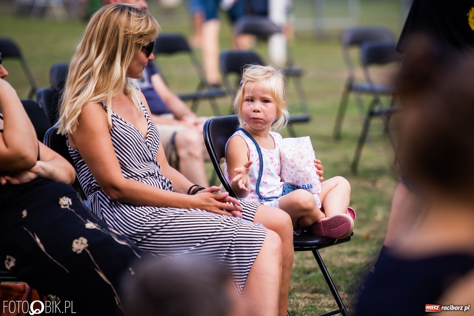 Zdjęcie w galerii na portalu naszraciborz.pl: Objazdowy Festiwal Teatralny na boisku w Babicach [FOTO] wiadomości z regionu