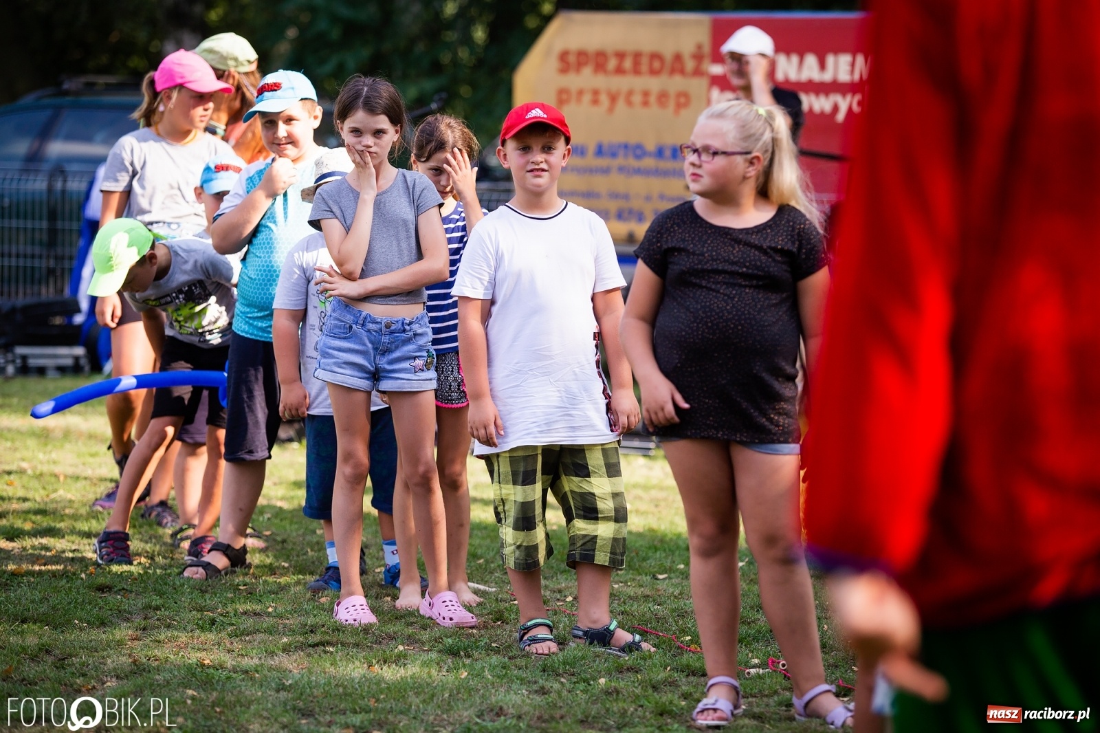 Zdjęcie w galerii na portalu naszraciborz.pl: Objazdowy Festiwal Teatralny na boisku w Babicach [FOTO] wiadomości z regionu